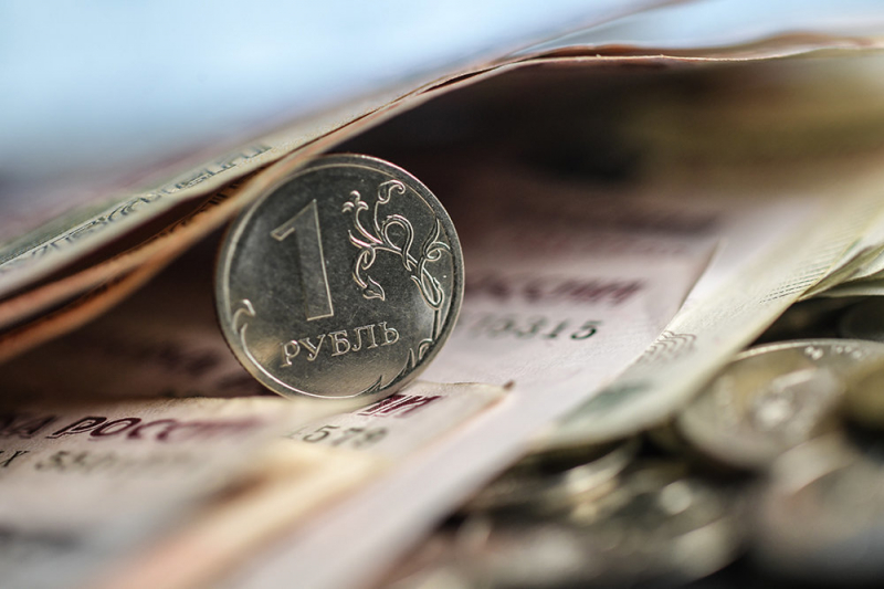 Рубль установит новые нежданные рекорды против доллара и евро