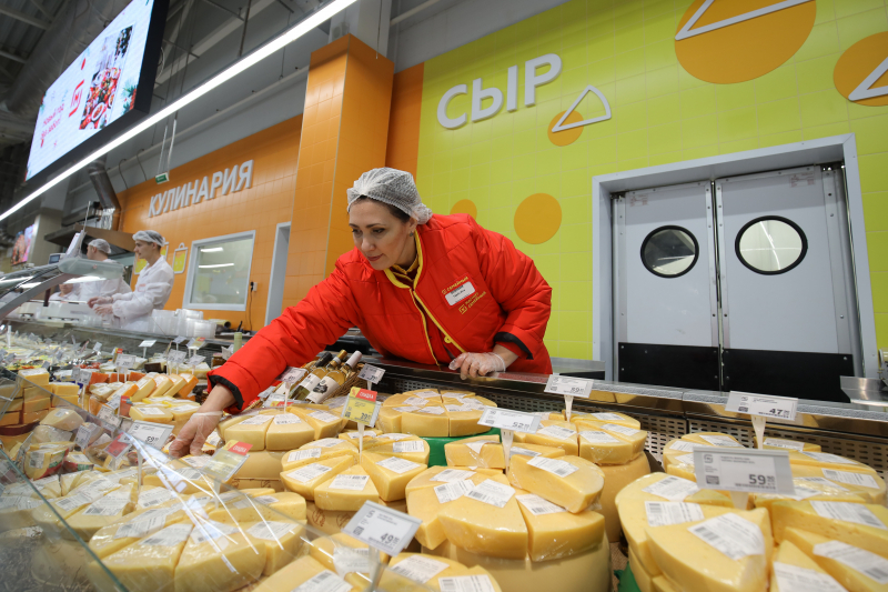Эксперты рассказали, почему в магазинах стало больше белорусского сыра